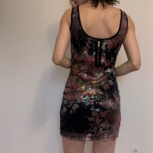 Mini sparkling dress ✨ - Picture 4 of 9